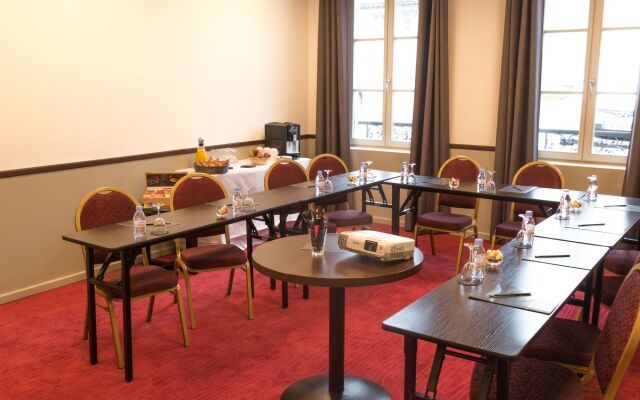 Mercure Maintenon