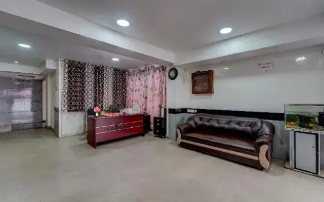 Collection O 805192 G Silver Ashok Nagar