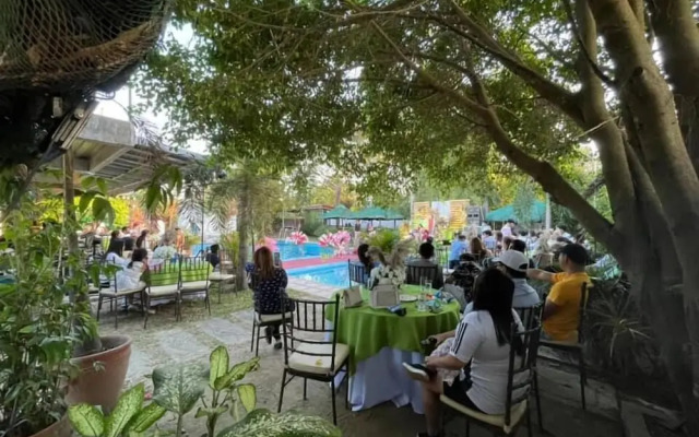 Sarojus Farmview Hotel