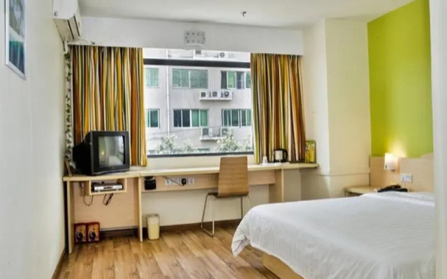 7Days Inn Beijing Railway Station Guangqu Gate Metro Station