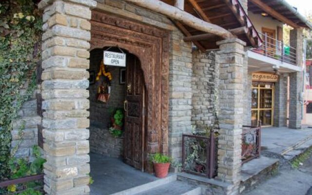 1 BR Boutique stay in Kasar Devi-Binsar Road, Almora (58B6), by GuestHouser