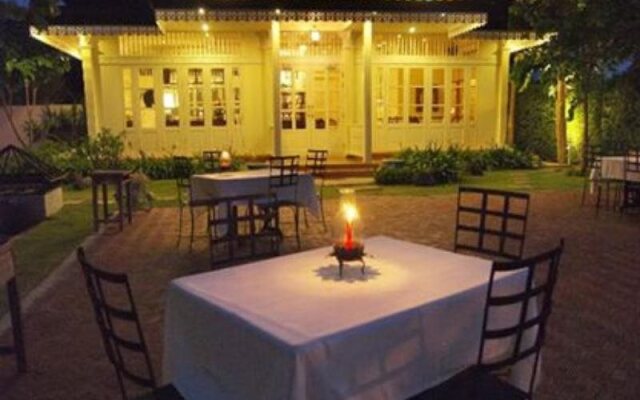 Aunruen Residence & Restaurant