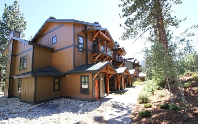 Solstice 18 Beautiful and Modern, Private Washer Dryer, Close to Eagle Lodge by RedAwning