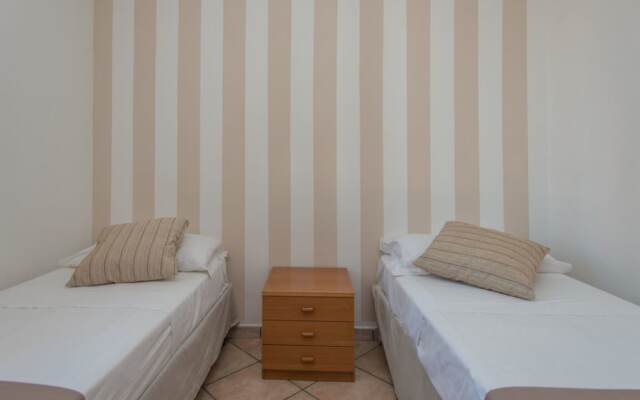 Trilocale Isola di Pazze PT fronte mare