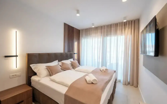 Bumblebee apartments & rooms with pool