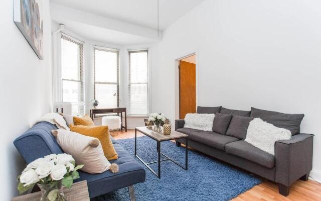 Live Like a Local - Downtown 3 BDR Gem