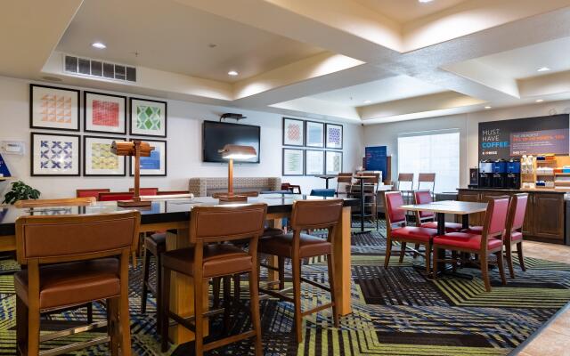 Holiday Inn Express Evanston by IHG