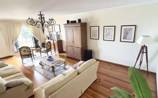 Quinta Martin Modern Retreat