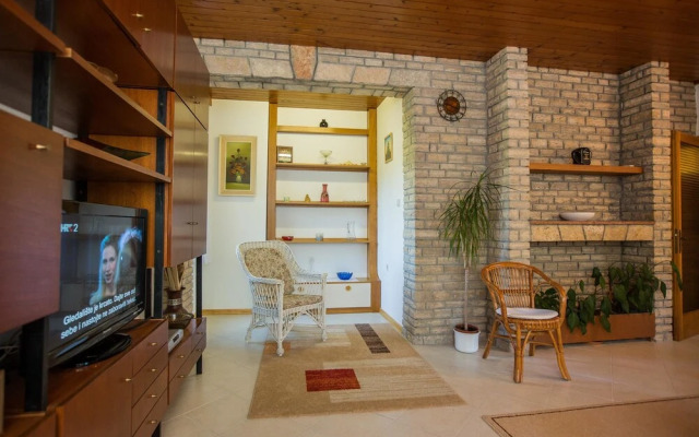 Apartments Lončar