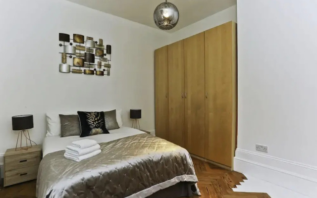 Platinum Apartments in Farringdon 9980