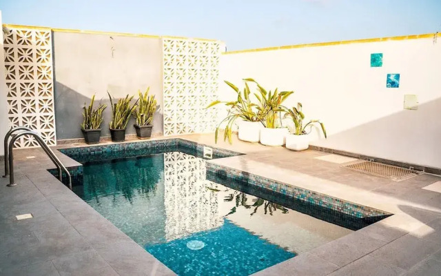 A pet Friendly Farmhouse With a Rooftop Pool