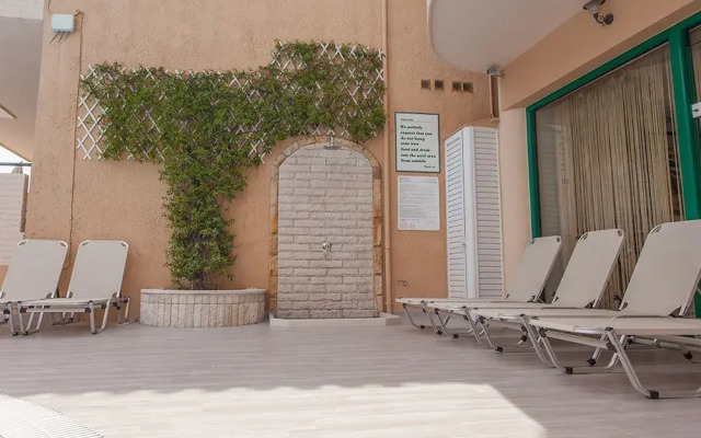 Konstantinos Hotel & Apartments I