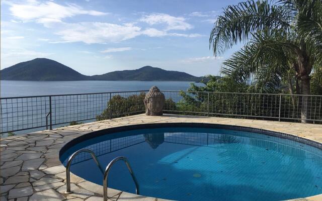 Pineapples Ubatuba | Mansion overlooking the sea