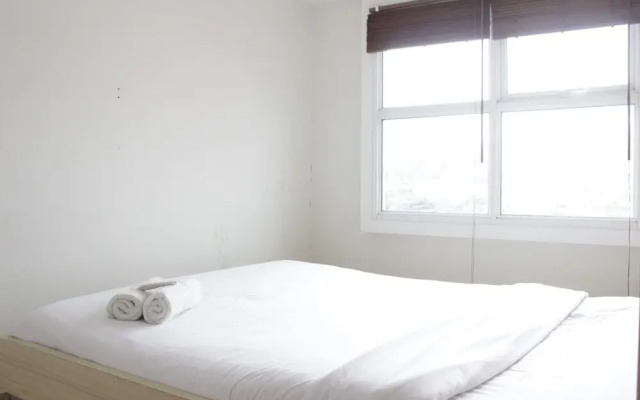 Cozy Stay 1BR Apartment at Parahyangan Residence
