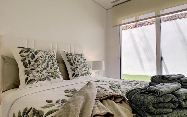 Acacia Golf Apartment @ Las Colinas Golf