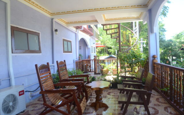 Golden Empress Hotel