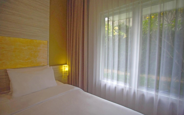 Front One Akshaya Hotel Karawang