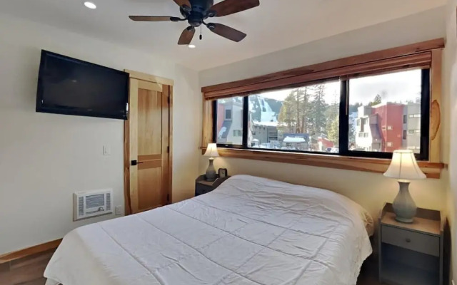 Spacious Condo with Loft, Next to Onsite Ski and Snowboard Rentals! by RedAwning