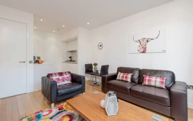 Modern Yet Homely Quartermile Apartment With Elevator