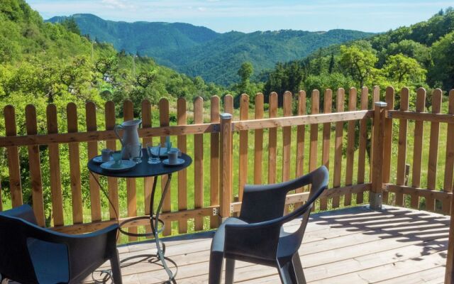 Cozy Holiday Home in Saint-privat-d'allier Near River