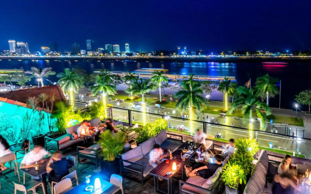 Amanjaya Pancam Suites Hotel