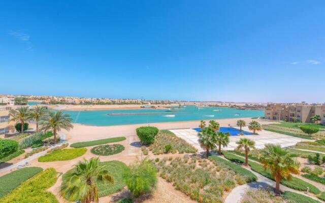 Sunny 2 Bedroom + Private Roof Terrace Lagoon View