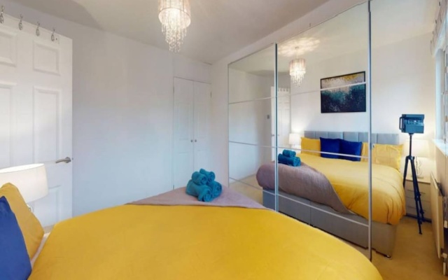 Parlaunt House - 3 Bedroom With Free Parking