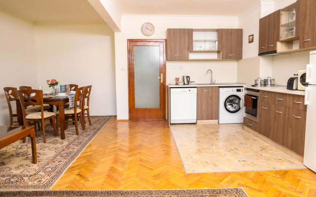 Krichim Apartments,Three-Bedroom, large apartment, TOP CENTER