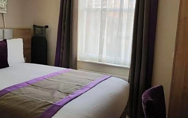 OYO Townhouse 30 Sussex Hotel