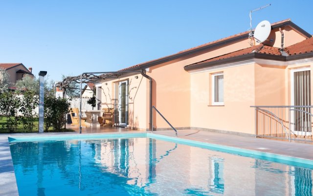 Olive & Lavender villa with pool