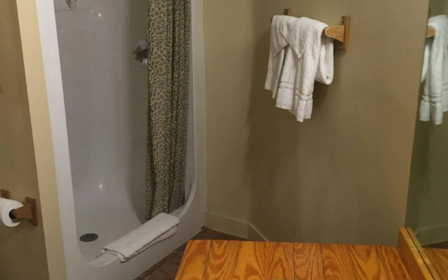 Wildwood Inn Tropical Dome & Theme Suites