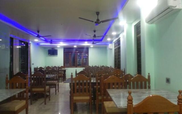 OYO 14779 Meera Motels & Residency