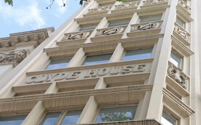Hotel Collins