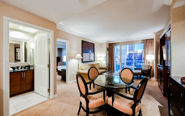 StripViewSuites at Signature