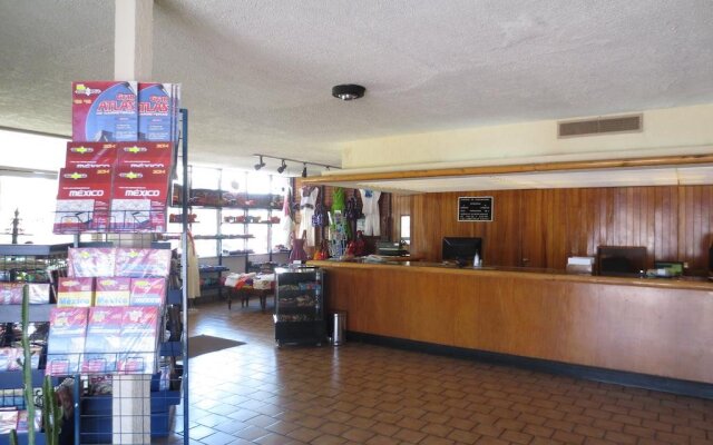 Hotel Las Palmas Midway Inn