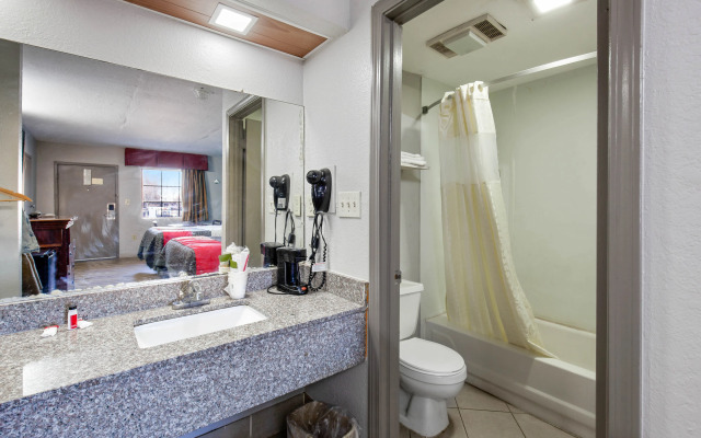 Hotel O Columbia Downtown near I-65