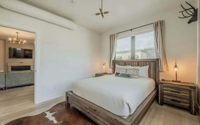 Whitefish Loft, Downtown Condo for 6
