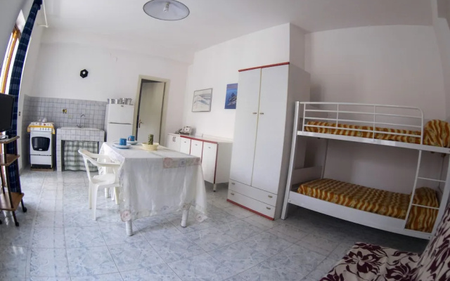 Furnished Open-space Apartment Near the sea and Commercial Points