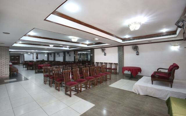 OYO 9985 Hotel Sekhon Grand