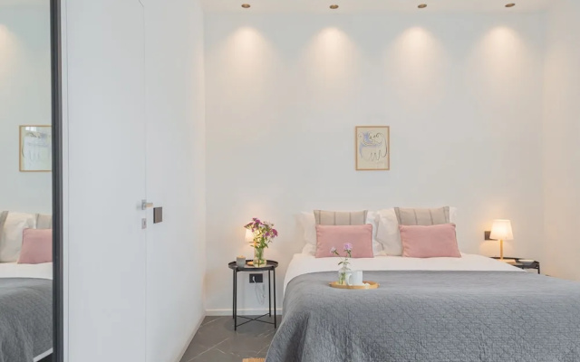 Piccola Como Lotus With 1 Bathrooms