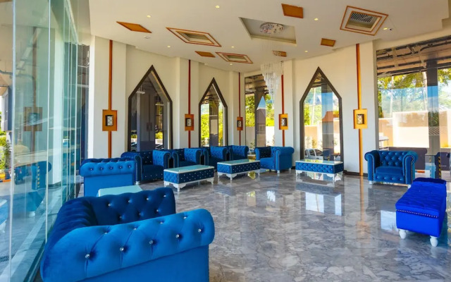 The Aristo Beach Front 520 by Holy Cow