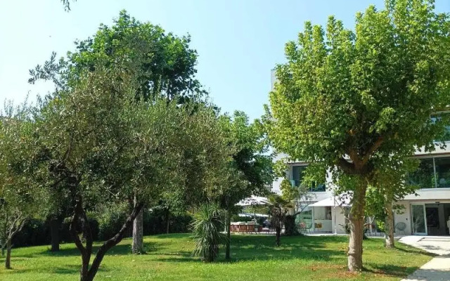 Marina Gardens Boutique&Suites