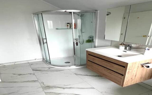 Private and sunny 3-bedroom home with parking