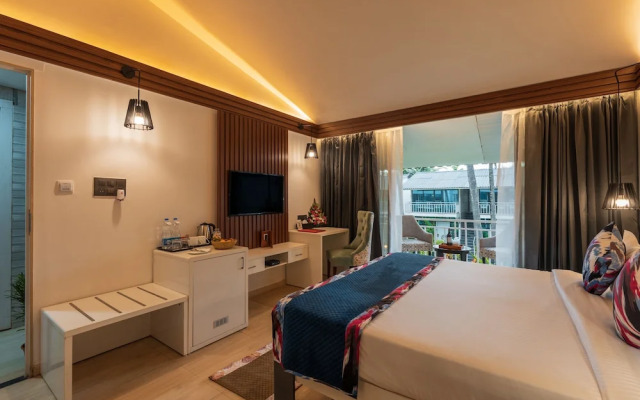 Foxoso La Beach Resort