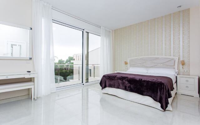 Calma Holiday Villas