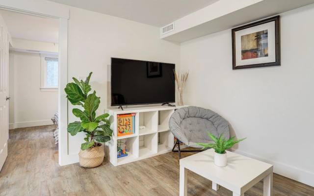 Walk to Beach & Lake Access: Cozy Redmond Apt!