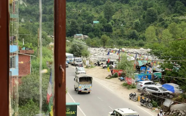 Hotel Ayaan Residency Manali