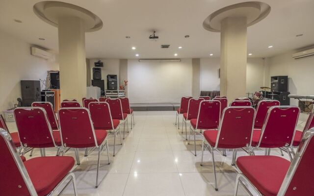 OYO 1679 Hotel Century Makassar