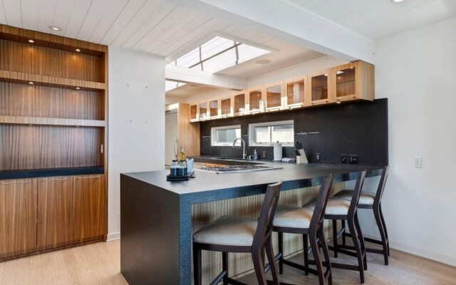 Coastline Villa In Malibu