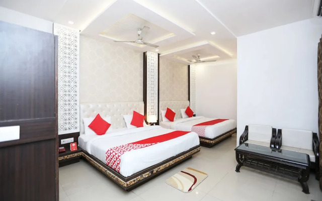 OYO 19029 Riya Palace